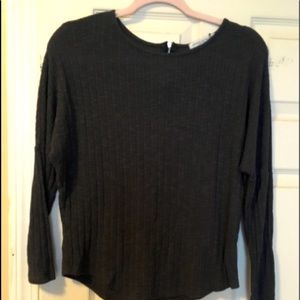 Grey quarter sleeve tee